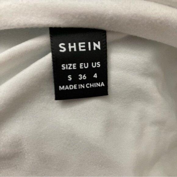 SALE! Lips graphic SHEIN tshirt - Picture 2 of 4